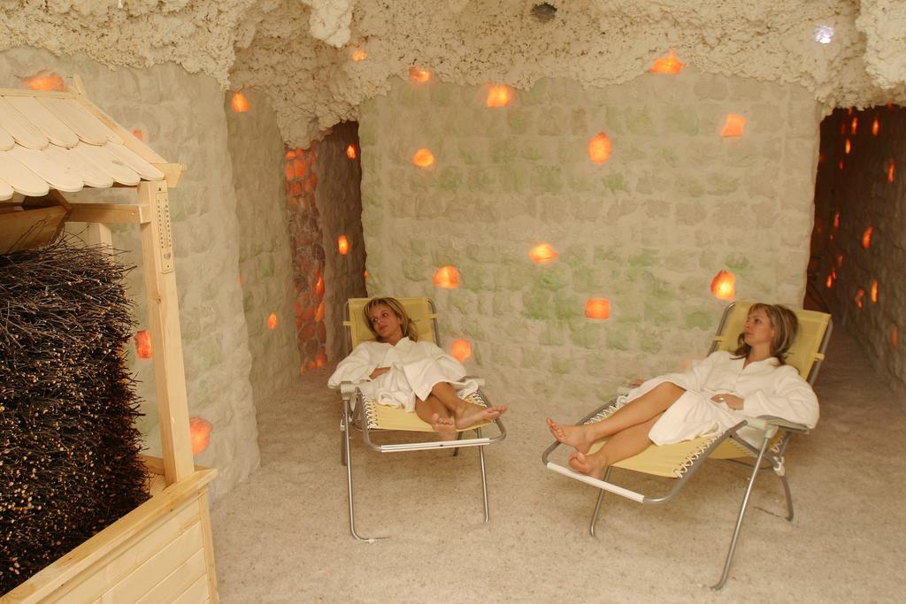 Ensana Vila Trajan Пиещани Екстериор снимка
