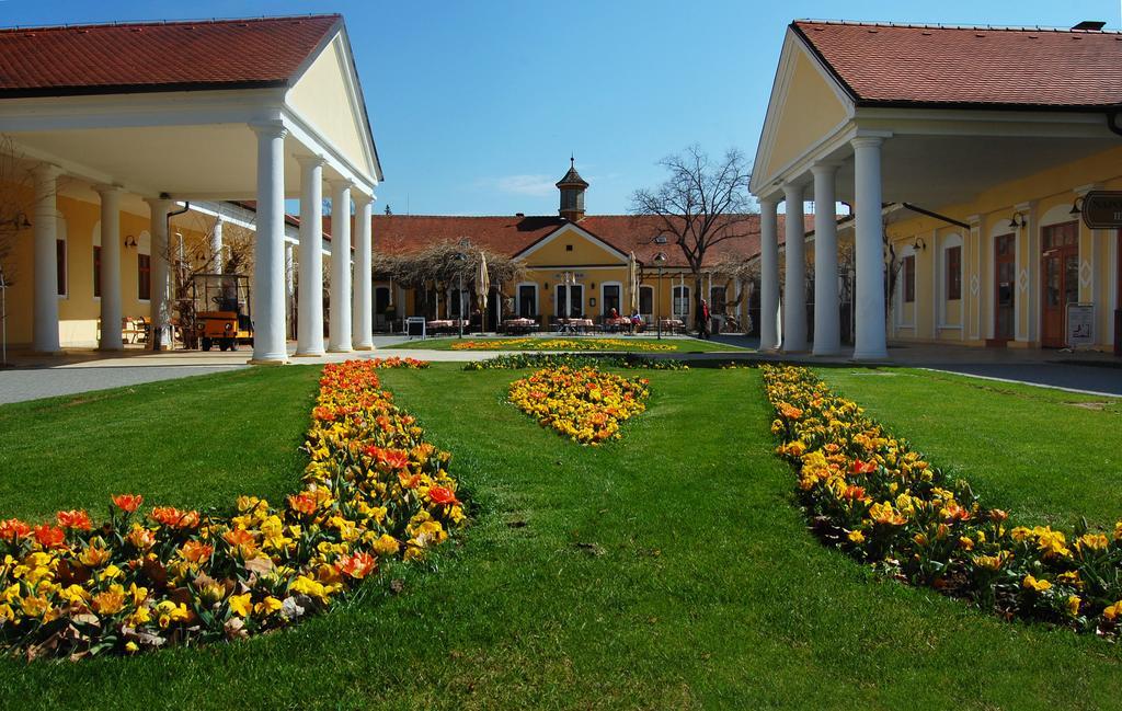 Ensana Vila Trajan Пиещани Екстериор снимка